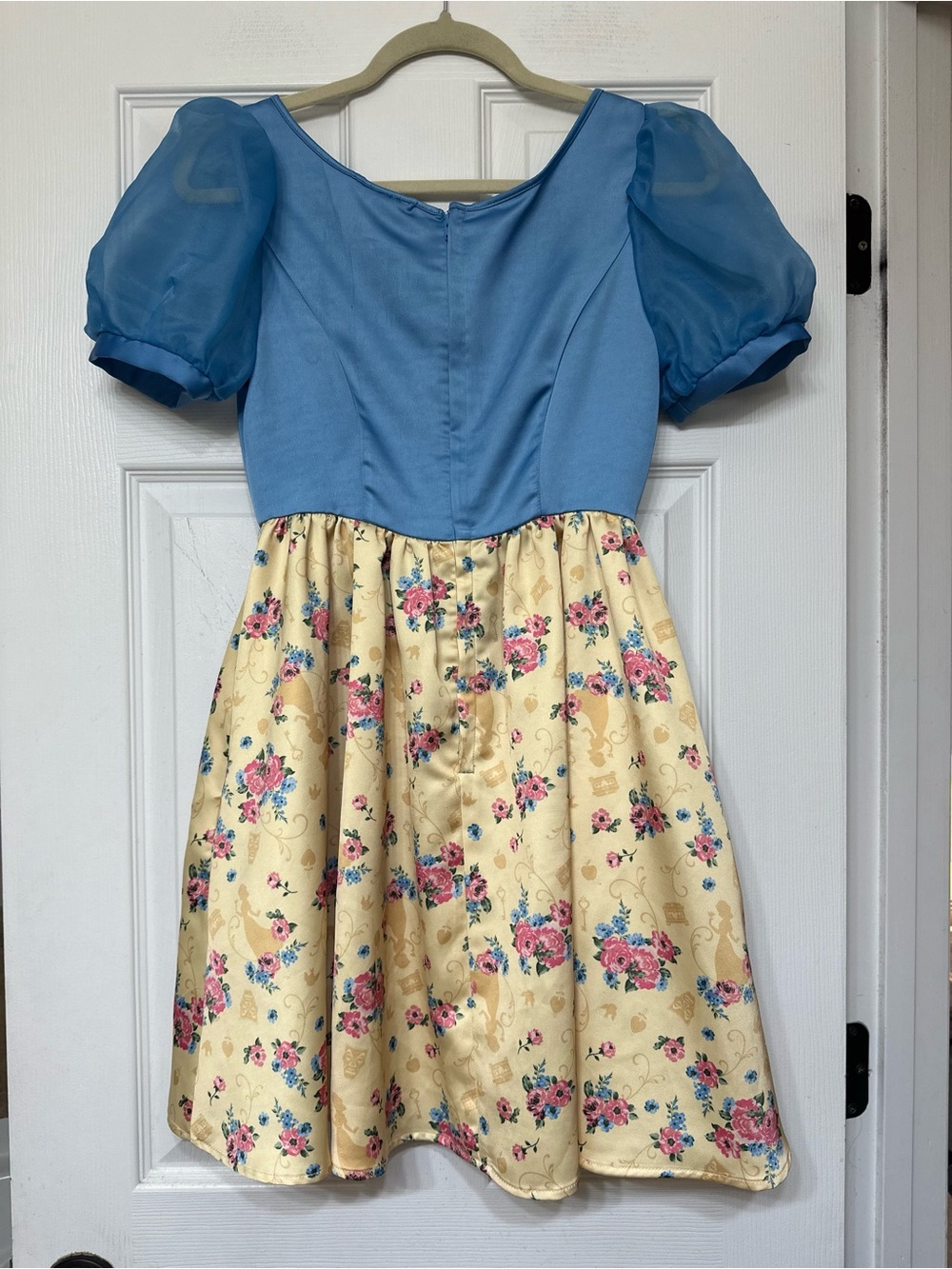 Her Universe Disney Snow White Royal Dress Costume Women’s Size S - Picture 11 of 13